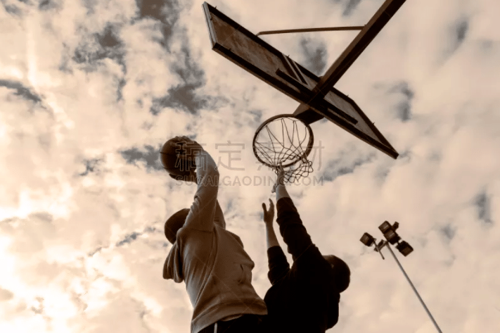 64分钟0射！枪手中锋10场1球 2亿买中锋不及哈兰德一根腿毛